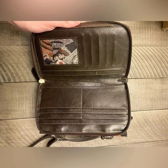 Faux crocodile skin crossbody - Picture 5 of 9